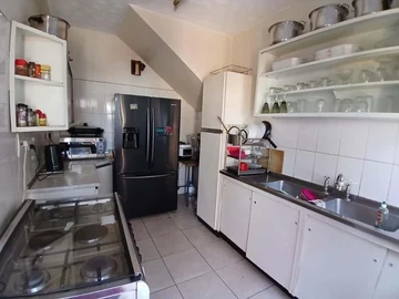 3 Bedroom Flat & Apartment