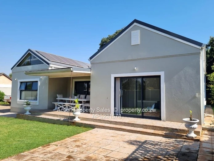 Townhouse to rent in Greendale 1st February - $1600 plus $100 Levy