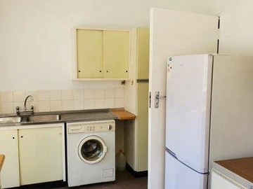2 Bedroom Flat & Apartment