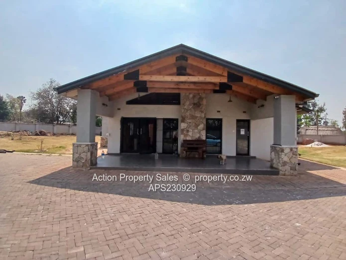 4 Beds On An Acre, With Building Permit! 