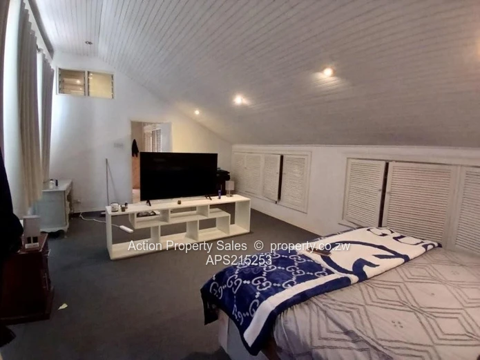 Neat Family Town House! 