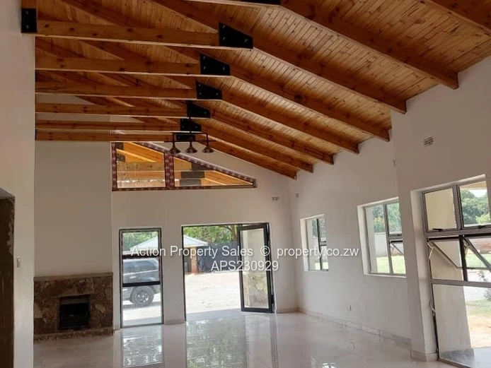 4 Beds On An Acre, With Building Permit! 