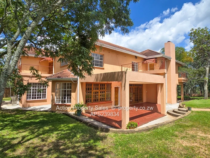 Magnificent Family Home For Sale on Folyjon Crescent! 