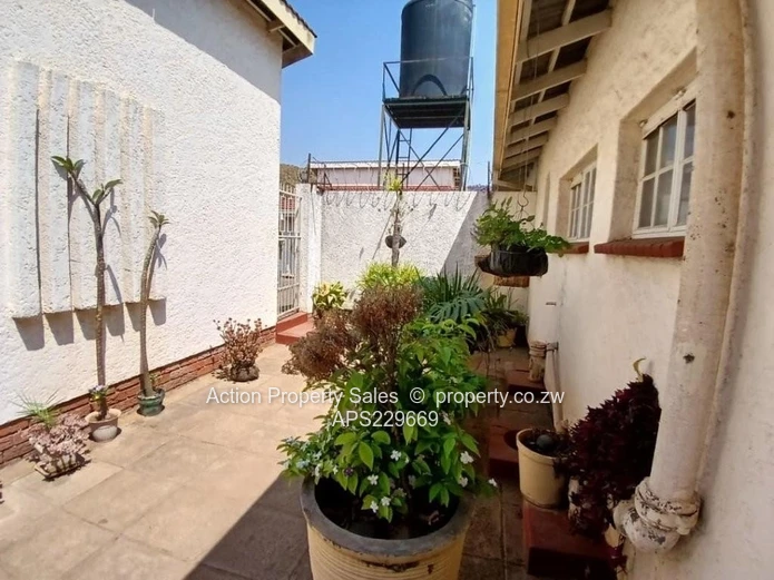 Neat 2 Bed In Avondale West! 