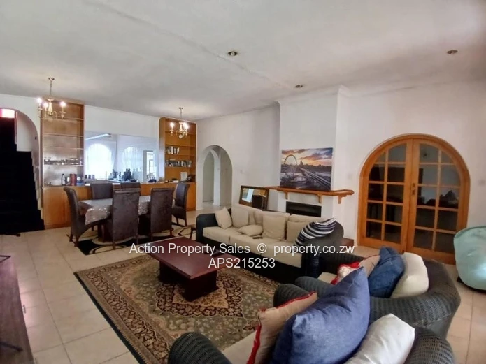 Neat Family Town House! 