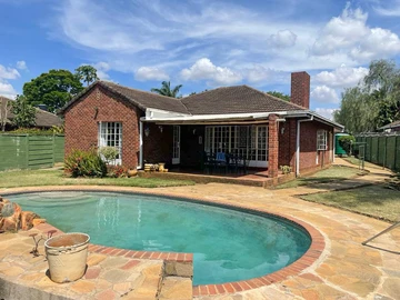 3 Bed Townhouse In Gated Community 
