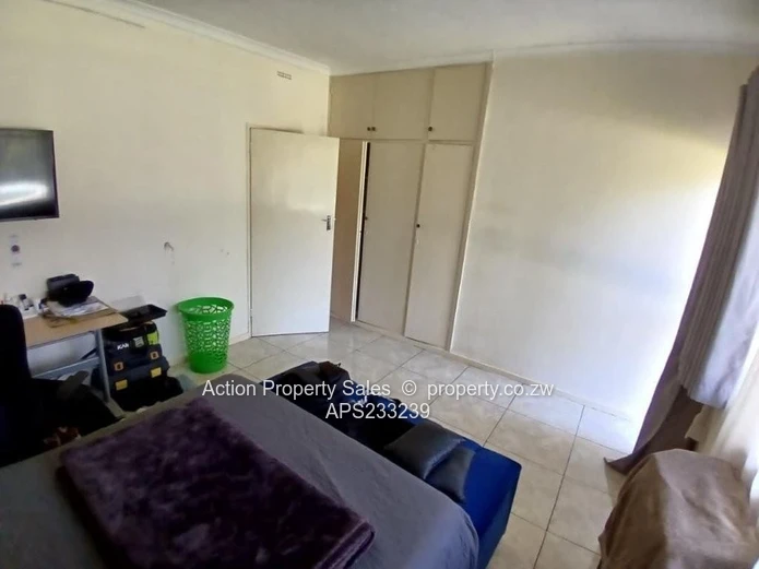 Family Home In Greystone Park! 