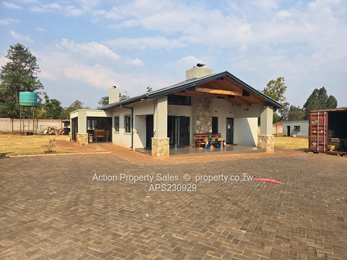 4 Beds On An Acre, With Building Permit! 