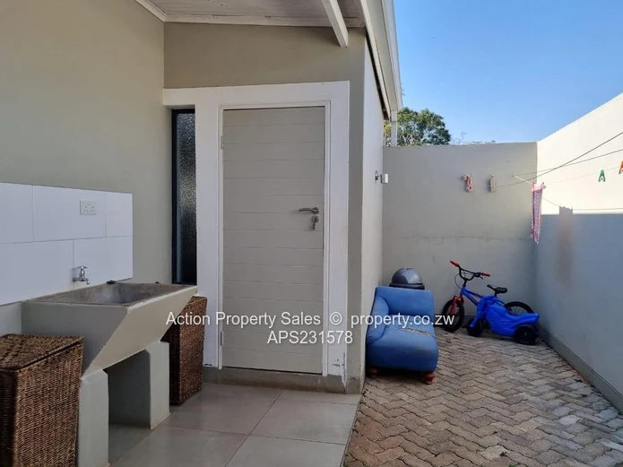 Townhouse to rent in Greendale 1st February - $1600 plus $100 Levy