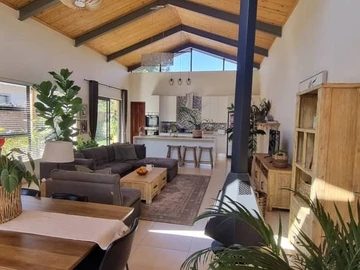 Beautiful Townhouse To Rent In Highlands!