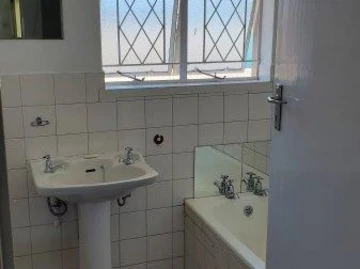 2 Bedroom Flat & Apartment