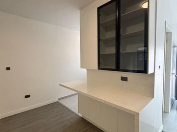 2 Bedroom Flat & Apartment