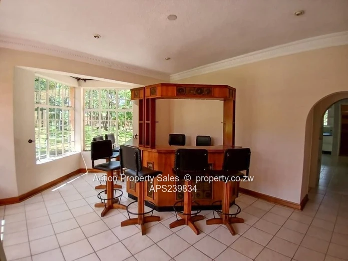 Magnificent Family Home For Sale on Folyjon Crescent! 