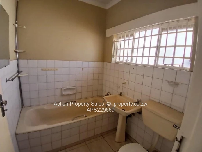 Neat 2 Bed In Avondale West! 