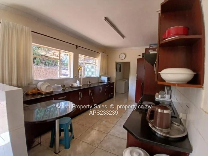 Family Home In Greystone Park! 