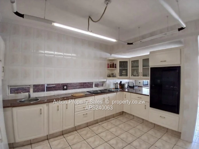 Beautiful 3 Bed Townhouse In Newlands! 