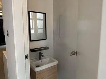 2 Bedroom Flat & Apartment