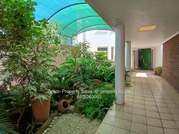 Beautiful 3 Bed Townhouse In Newlands! 