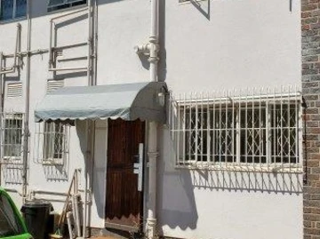 2 Bedroom Flat & Apartment