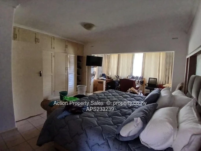 Family Home In Greystone Park! 