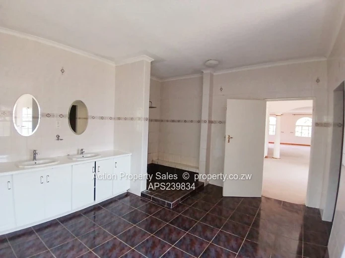 Magnificent Family Home For Sale on Folyjon Crescent! 