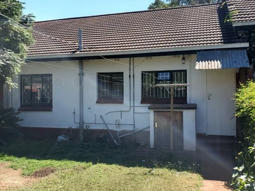 Neat 2 Bedroomed Garden Flat
