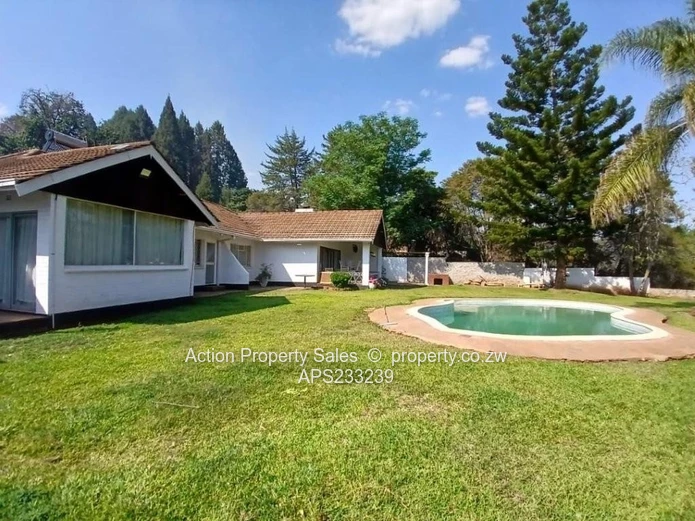 Family Home In Greystone Park! 