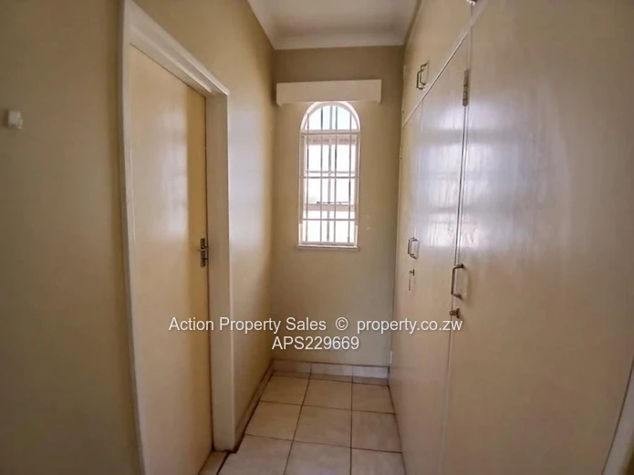 Neat 2 Bed In Avondale West! 