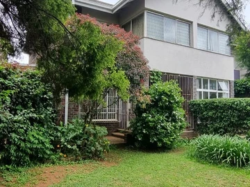 2 Bedroom Flat & Apartment