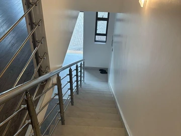 2 Bedroom Flat & Apartment