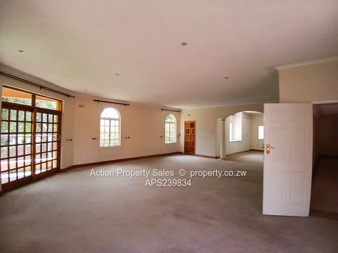 Magnificent Family Home For Sale on Folyjon Crescent! 