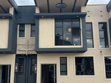 2 Bedroom Flat & Apartment