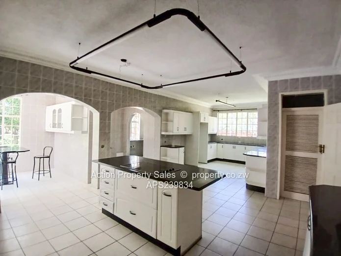 Magnificent Family Home For Sale on Folyjon Crescent! 