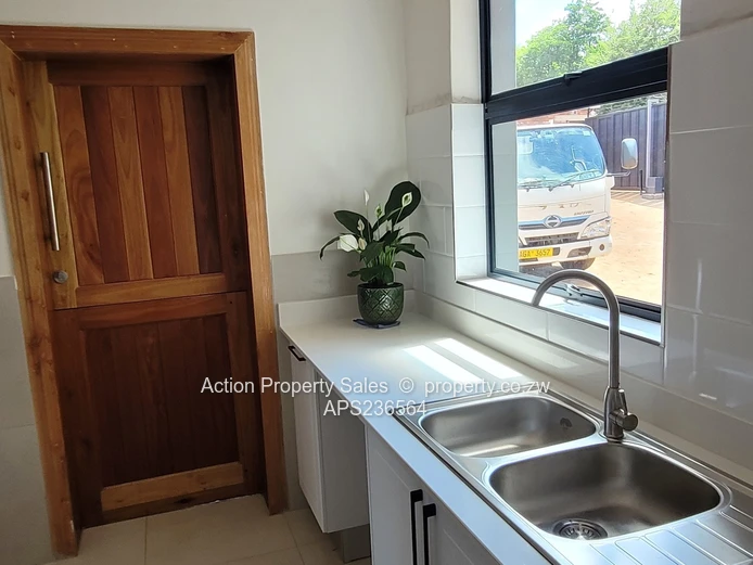 3 Bedroom Townhouse in Highlands - $2,000 plus Levy $300 