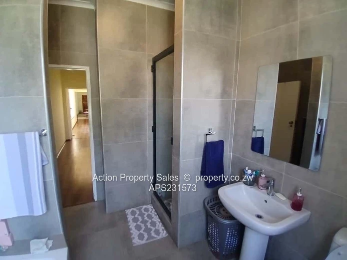 Neat 3 Bed Family Cluster Unit! 