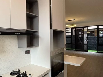 2 Bedroom Flat & Apartment